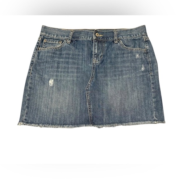 Old Navy Dresses & Skirts - Old Navy frayed denim mini jean skirt size 8 regular​
